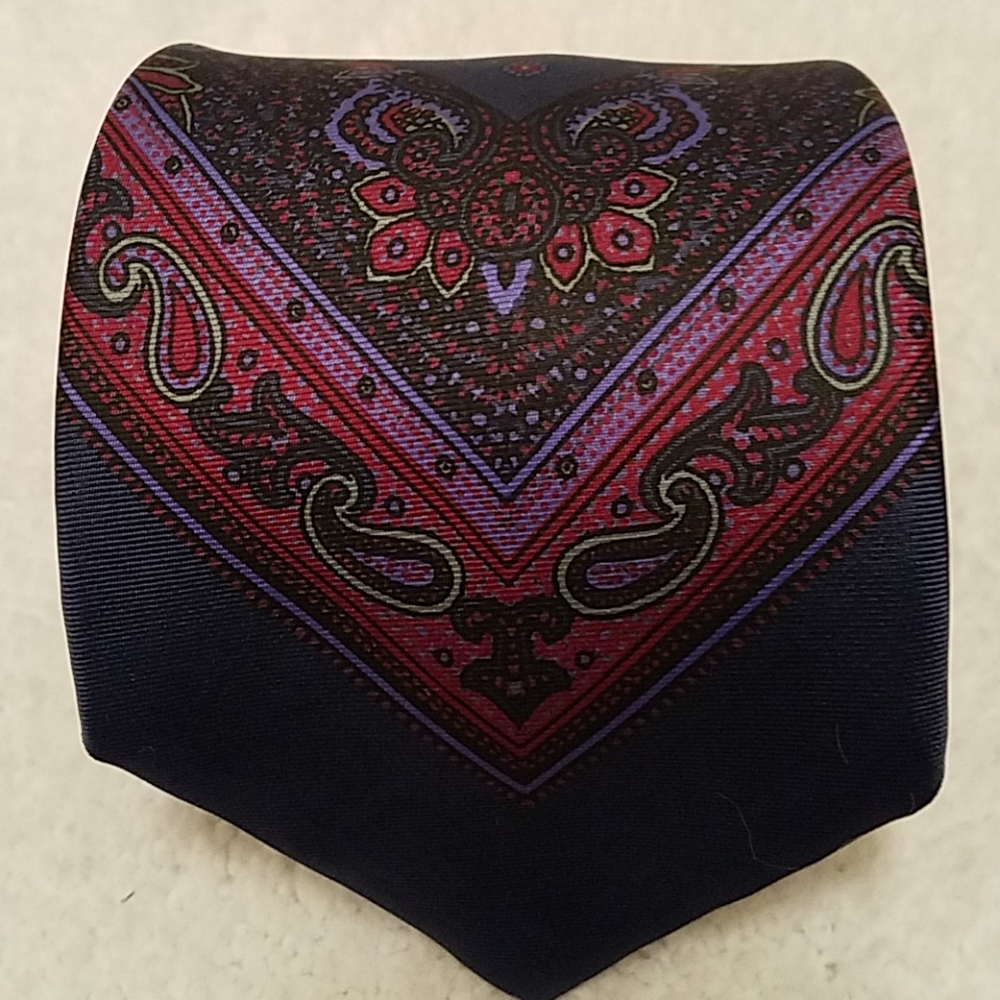 Pierre Cardin Mens 100% Silk necktie